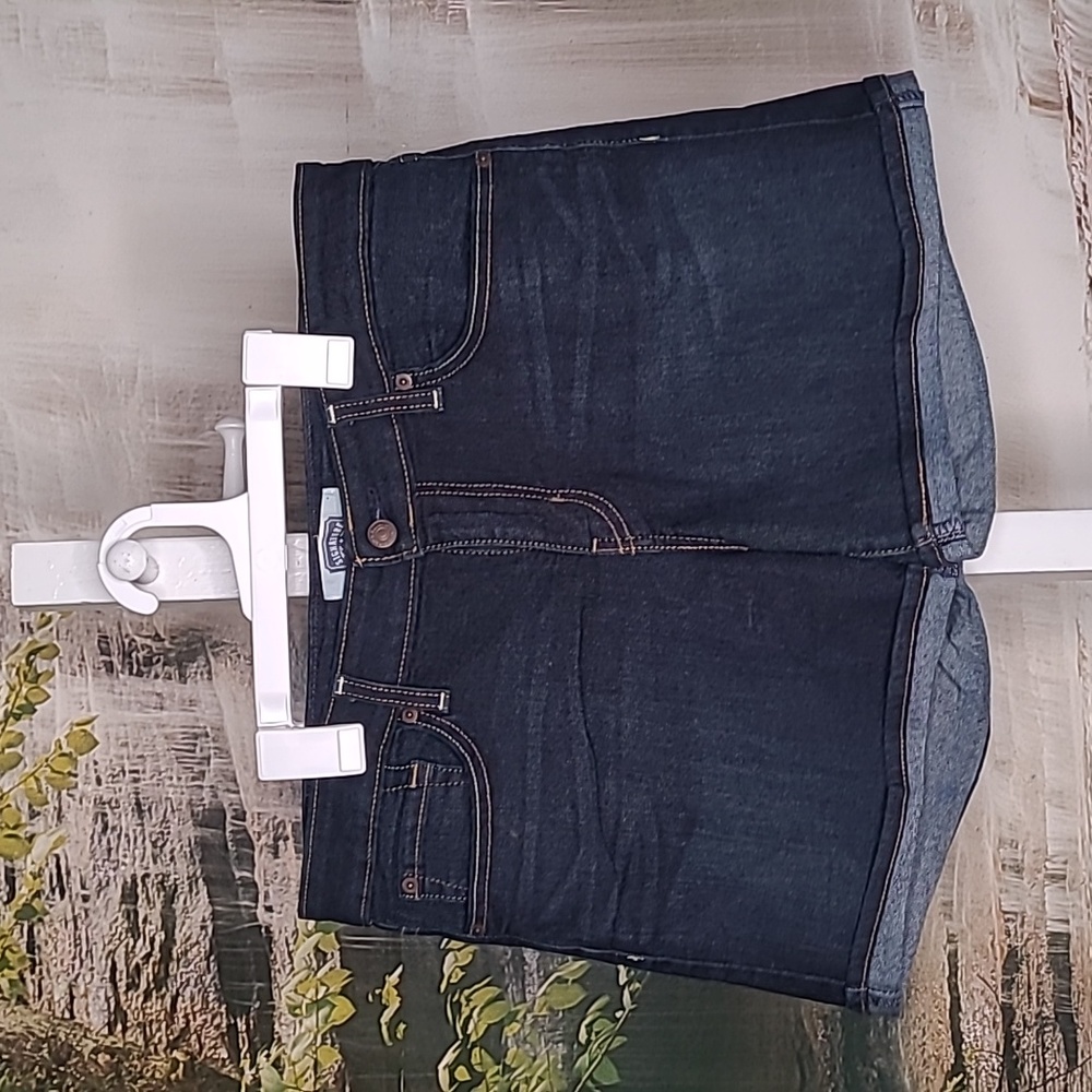 New! Signature Levi Womens 10 classic denim dark blue jean shorts